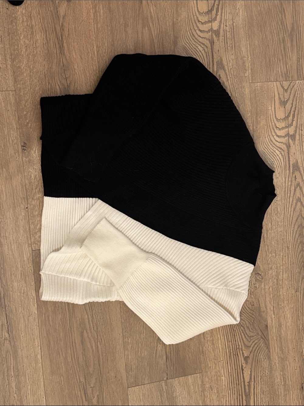 Express Two-Tone Ribbed turtleneck Sweater - Black & Cream